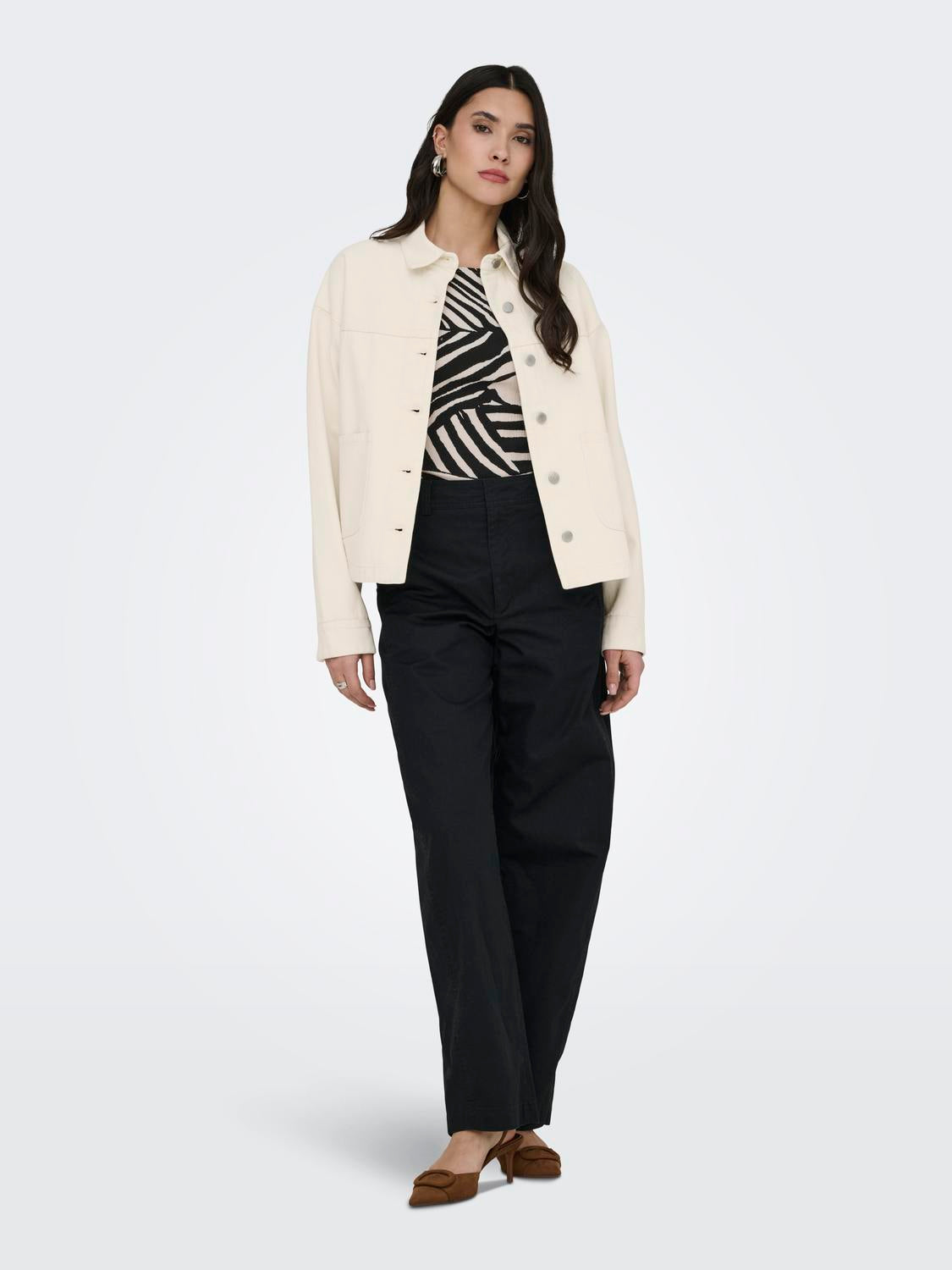 model_shot-front_full
